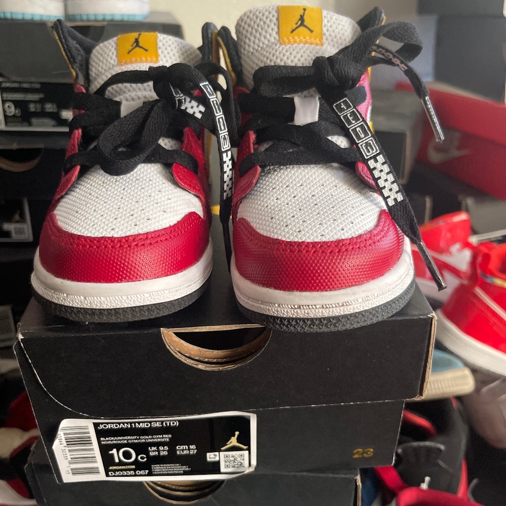 Jordan 1’s mid Red/yellow/white 10c